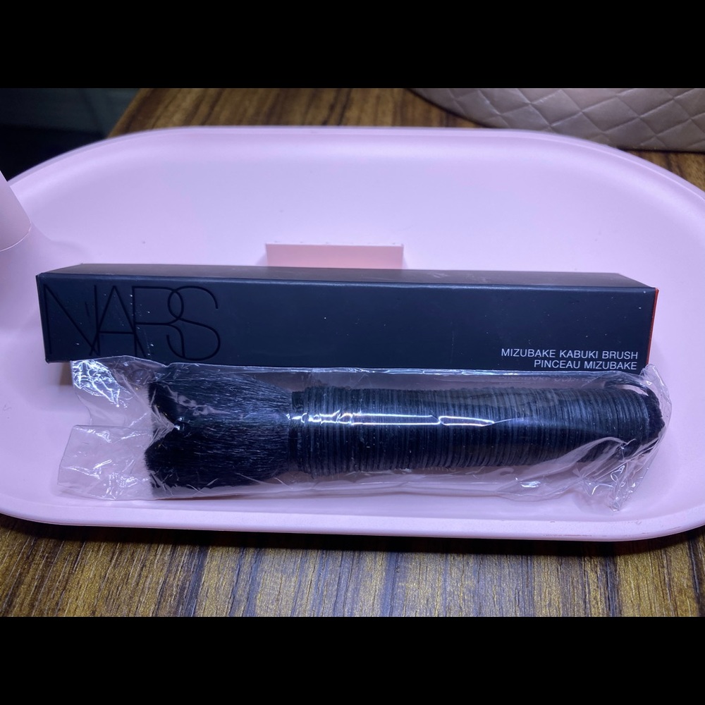 Nars mizubake kabuki brush